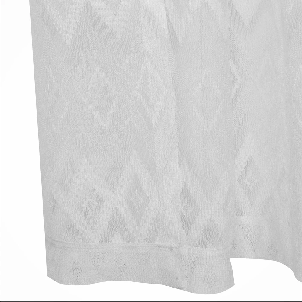 Mode Caricia Grooved panneau de rideau à passe-tringle en motif géométrique chevron en voile transparent, une (1) piece, 54 x 95 po, blanc
