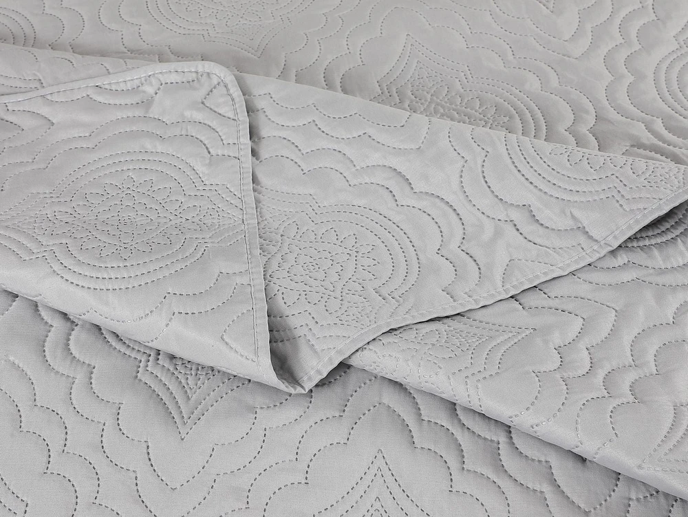 Marina Decoration Solid Embossed Pinsonic Coverlet Bedspread Bedding Ultra Soft Summer Quilt Set with Shams