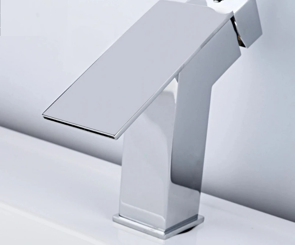 DROP Bath and Kitchen DR091005 Robinet pour lavabo de salle de bain de forme carrée en couleur chrome de la série Haven