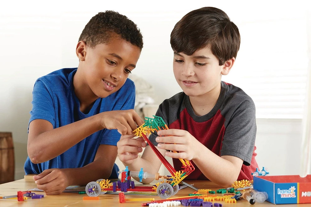 Hand 2 Mind Moving Creations with K'Nex