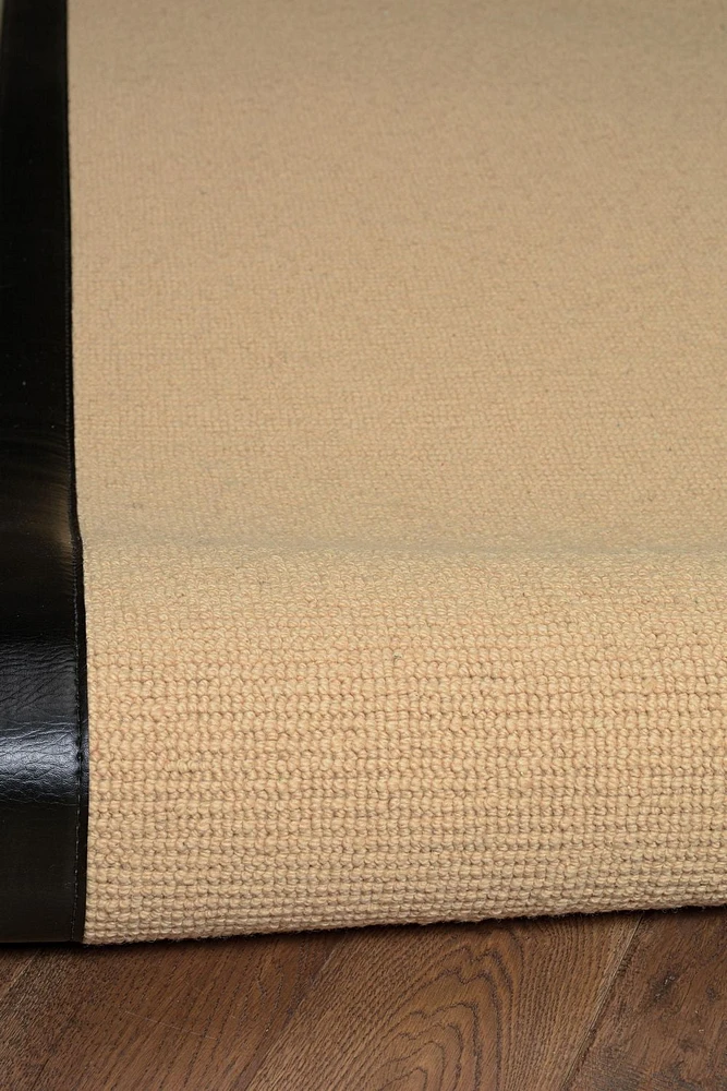 Tapis d'appoint Athena sisal et PU noir 1 pi 10 po x 2 pi 10 po