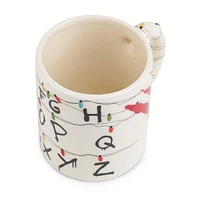 "Des Choses Étranges Allument une Tasse à Café"