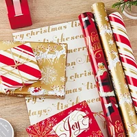 Papier d'emballage réversible de Noël, Hallmark, père Noël classique (Paquet de 3 rouleaux : 120 pieds carrés au total) flocons de neige rouges et or, rayures, motif écossais, traîneau du père Noël