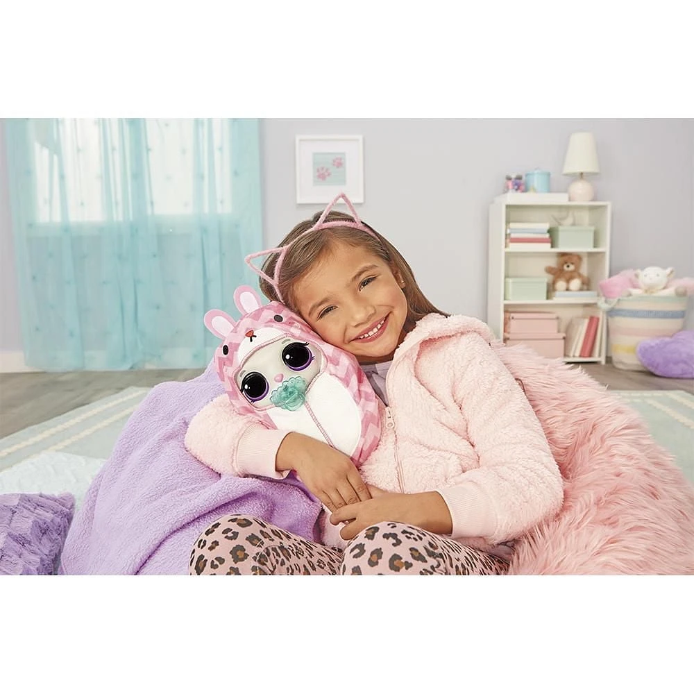 Animal BABY born Surprise Cuddle Baby Pet : le chaton boit et fait réellement pipi
