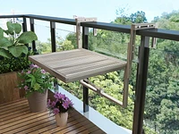 La table de balcon Stockholm  blanc auto-stockante de conception suédoise d'INTERBUILD, 24 pouces x 18 pouces