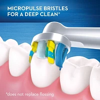 Oral-B Vitality FlossAction Electric Rechargeable Toothbrush with 2 Brush Heads, 2 FlossAction brush heads, Rechargeable handle, charger