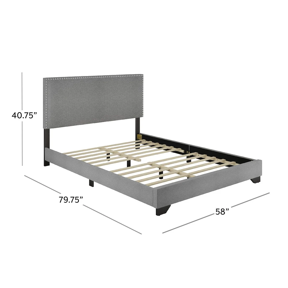 Lit plateforme rembourré Skylar avec garniture de tête de clou, par Hillsdale Living Essentials