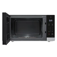 LG 1.5 cu. ft. NeoChef™ Countertop Microwave with Smart Inverter and EasyClean®