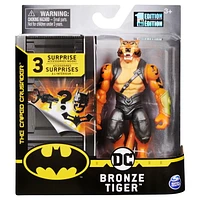 BATMAN, Figurine articulée BRONZE TIGER de 10 cm avec 3 accessoires mystère, Mission 2