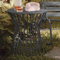 Collection Poolside Gossip de Novogratz, table d’appoint extérieur/intérieur Roberta, gris foncé