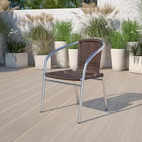 Chaise de restaurant empilable commerciale pour l'intérieur et l'extérieur en aluminium et rotin brun foncé