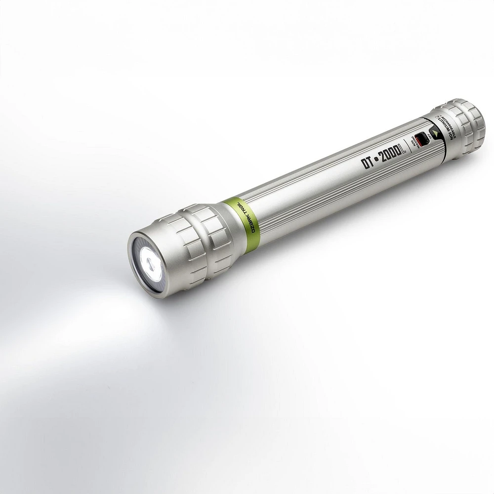 Lampe de poche rechargeable à DEL à gradation automatique Ozark Trail 2000 lumens Lampe de poche de camping à DEL