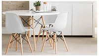 Chaise de salle à manger noire Take Me Home avec pieds en bois naturel – Lot de 4, robuste et durable avec siège noir confortable, parfaite pour les salles à manger et les intérieurs modernes