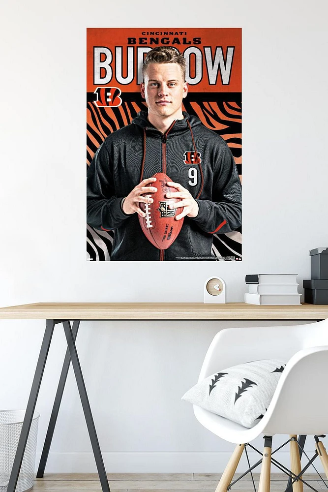 NFL Cincinnati Bengals - Joe Burrow Pose 20 Wall Poster, 14.725" x 22.375" Framed