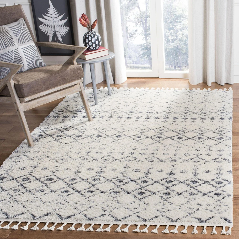 Safavieh Berber Fringe Lesleigh Aztec Shag Area Rug