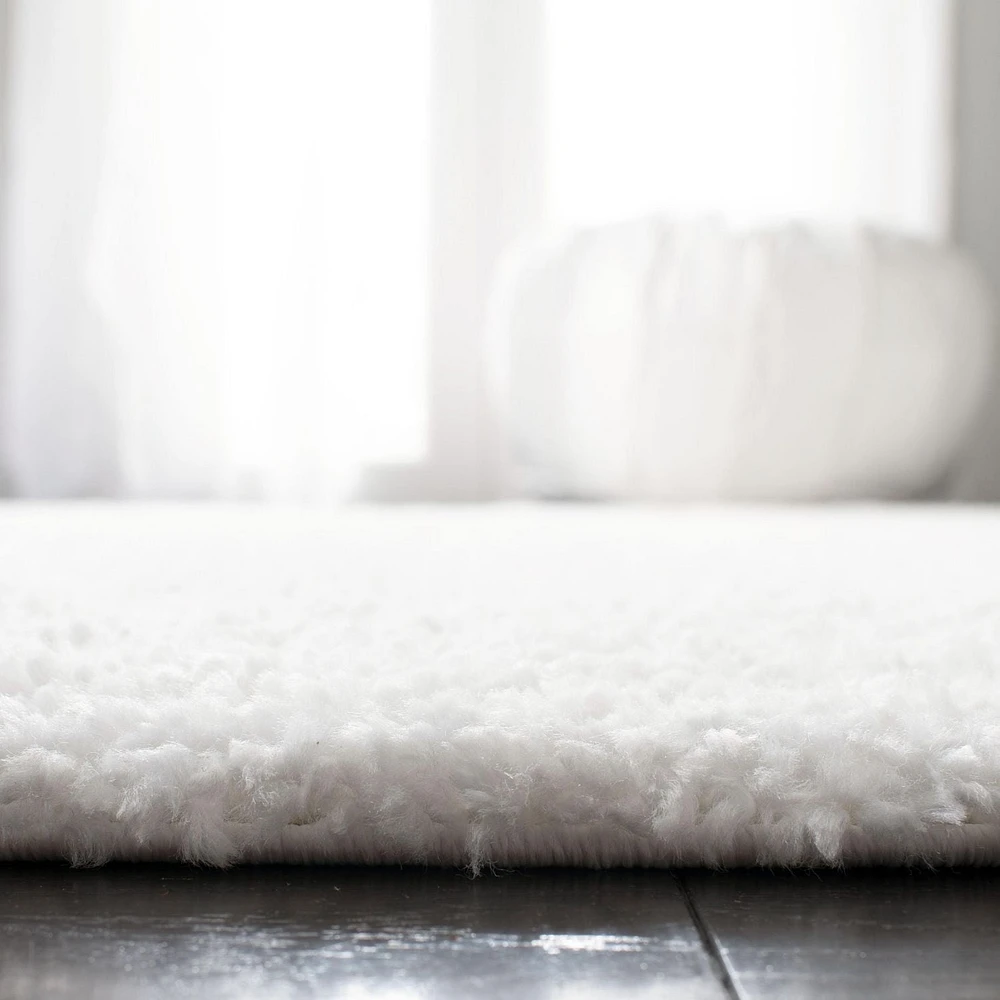 SAFAVIEH August Carlene Solid Plush Shag Area Rug