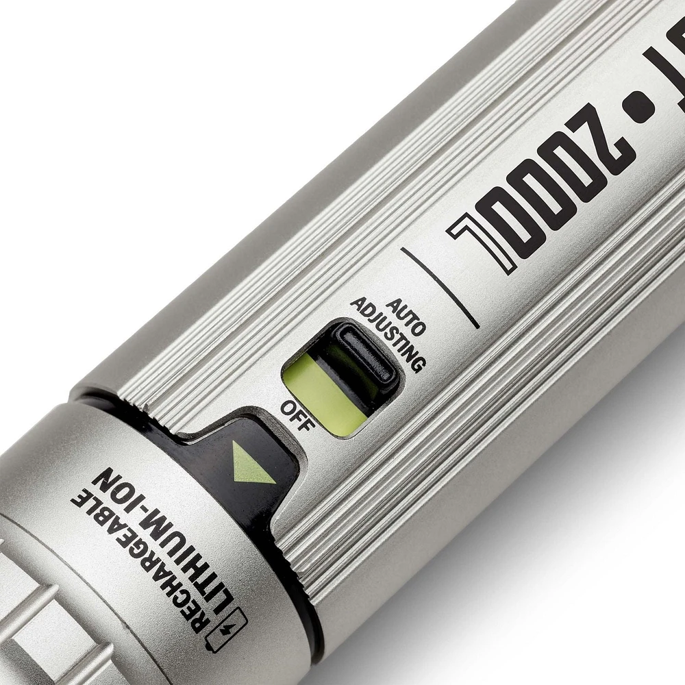 Lampe de poche rechargeable à DEL à gradation automatique Ozark Trail 2000 lumens Lampe de poche de camping à DEL