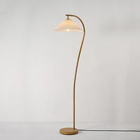 Lampe sur pied de 1,57 m (62 po) de Novogratz x Globe couleur bois avec abat-jour en tissu plissé blanc cassé<br>
