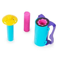 Kinetic Sand,Coffret Slice N' Surprise avec 383 g de sable de jeu noir, rose et bleu et 7 outils, Jouets sensoriels pour les enfants à partir de 3 ans