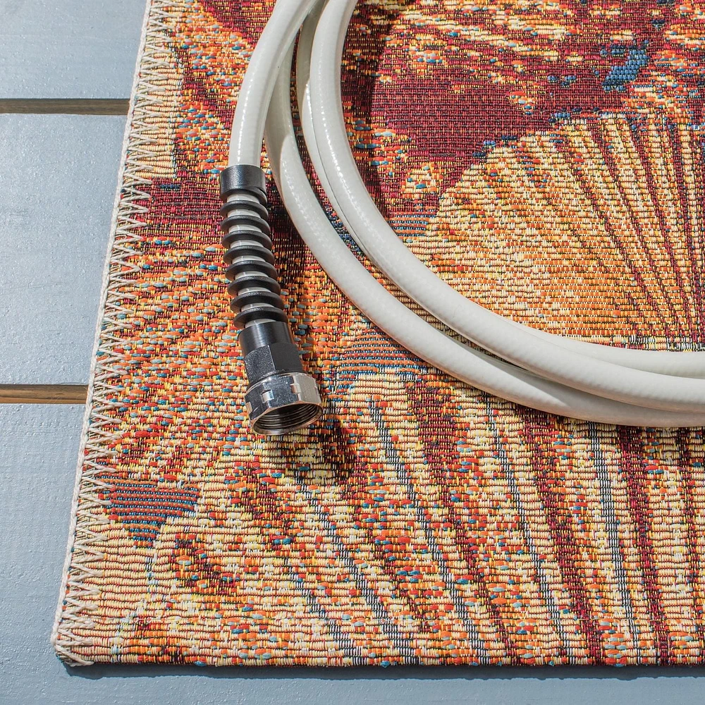SAFAVIEH Barbados Sea Shells Outdoor Area Rug