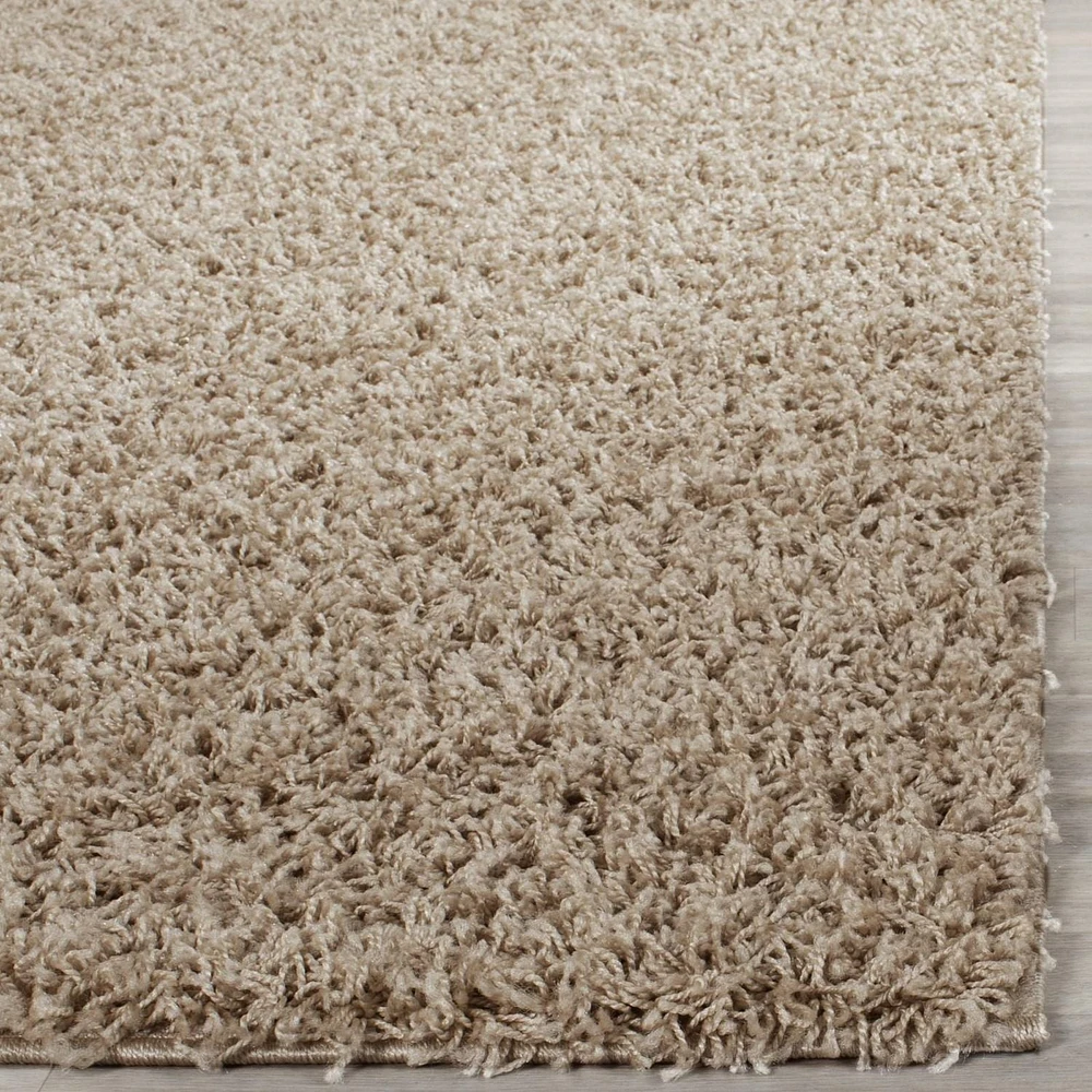 Safavieh Athens Solid Plush Shag Area Rug