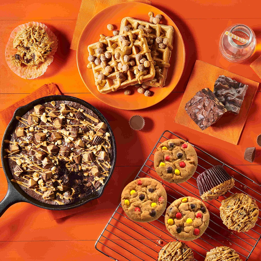 Betty Crocker Reese's Mini Pieces Cookie Mix with Peanut Butter Pieces and Chocolate Chips, 337 g
