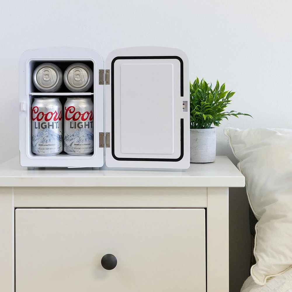 Coors Light Mini Réfrigérateur 6 Canettes, 4.2L, Refroidisseur Personnel pour Aliments, Boissons & Soins de la Peau – Idéal pour Maison, Bureau, Université