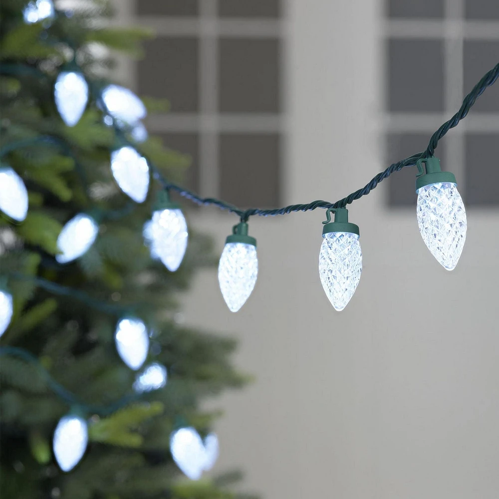Lot de 100 lumières de Noël C9 à DEL blanc froid Holiday Time, taille diamant, avec fil vert, 58 pieds