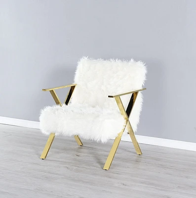 Chaise K-Living Star en fourrure blanche avec accoudoirs et pieds en acier inoxydable poli doré
