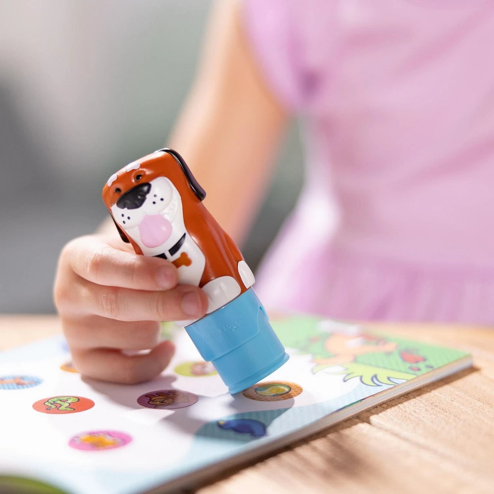 Melissa & Doug Sticker WOW! bloc d'activités de 24 pages et estampeuse à autocollants, 300 autocollants, loisirs créatifs, jouet à manipuler, figurine à collectionner, chien