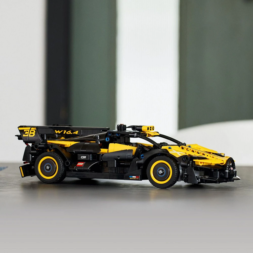 LEGO Technic Bolide Bugatti; kit de construction 9+ de voiture sport et de mini moteur 42151 Comprend 905 pièces, 9+ ans