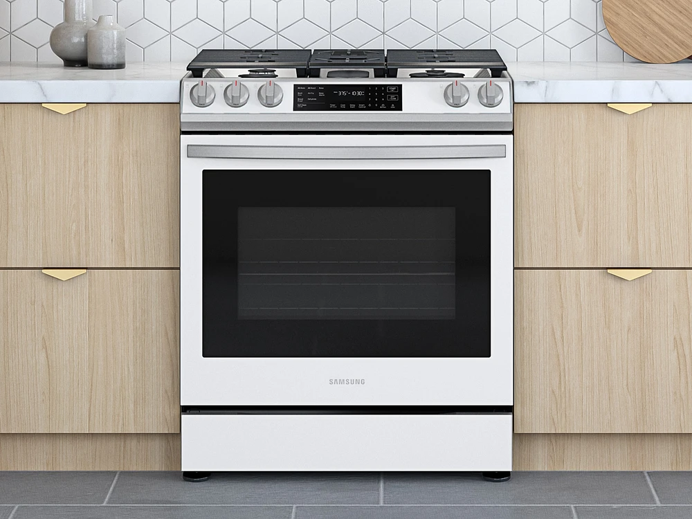 NX60BB851112AA | Bespoke 6.0 cu. ft. Smart Front Control Slide-In Gas Range with Air Fry & Wi-Fi in White Glass | Samsung Business US