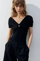 Combiné culotte-ficelle épaules dénudées