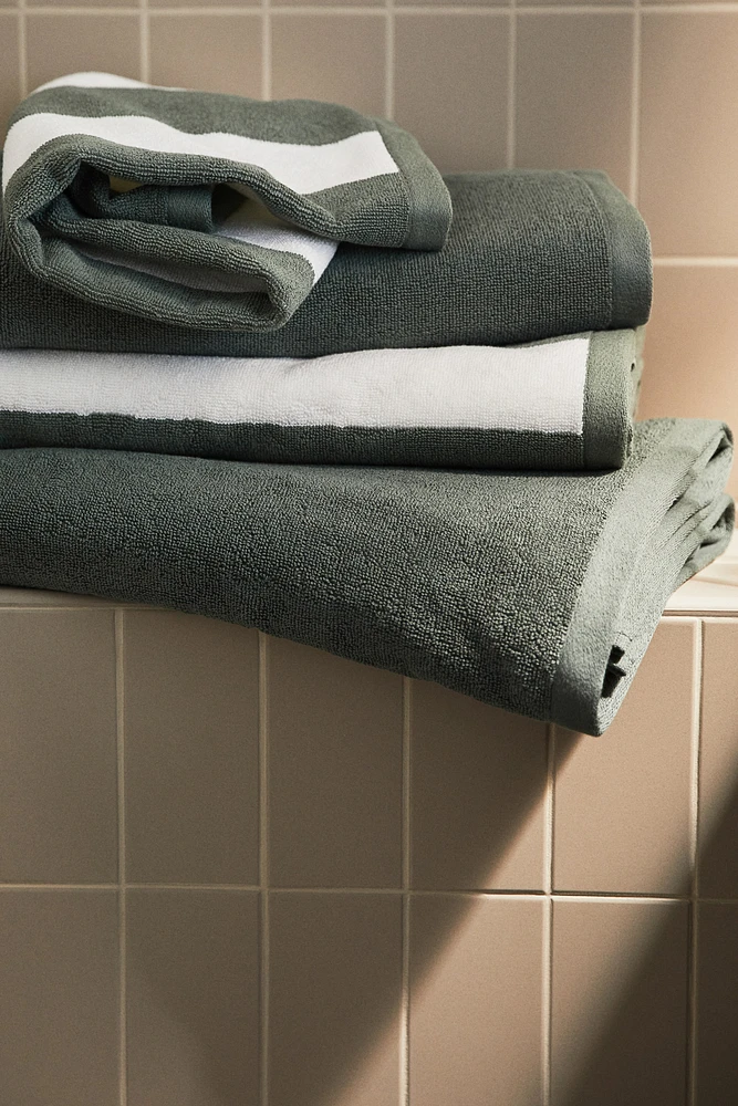 Drap de bain en éponge