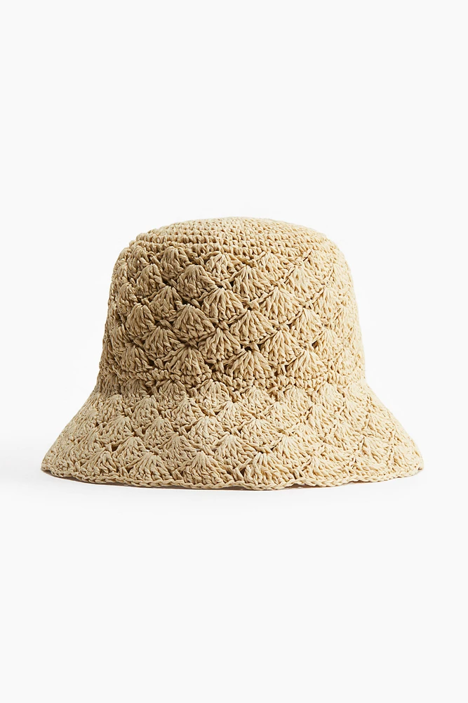 Chapeau en paille au crochet