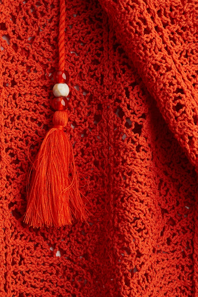 Robe d'aspect fait au crochet à fines bretelles