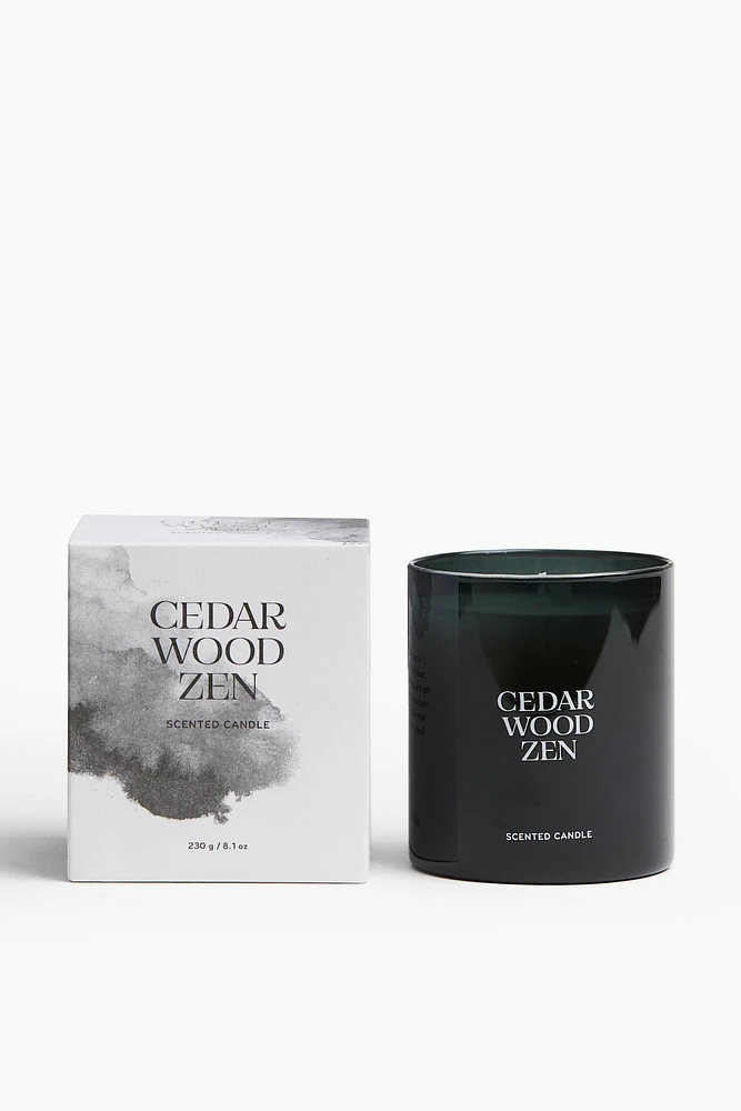 Bougie parfumée dans un pot en verre