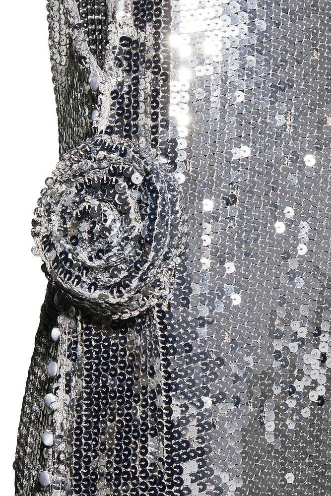 Robe maxi à sequins avec rose appliquée