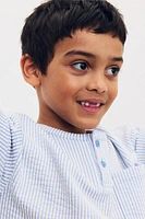 T-shirt à encolure boutonnée et short
