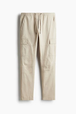 Pantalon cargo près du corps
