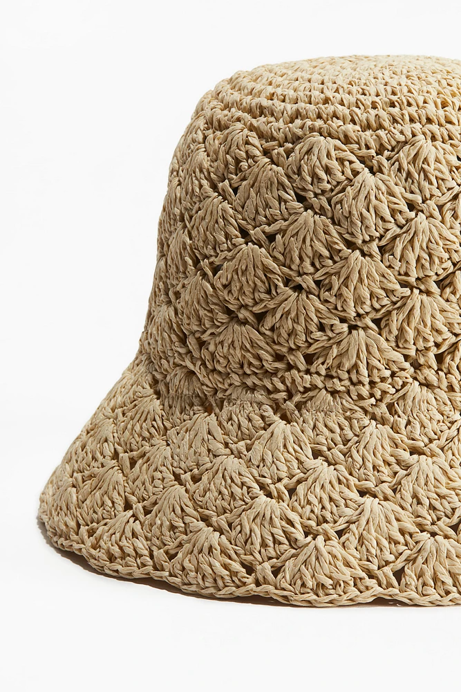 Chapeau en paille au crochet