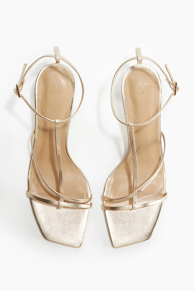 Sandales à talon avec brides fines