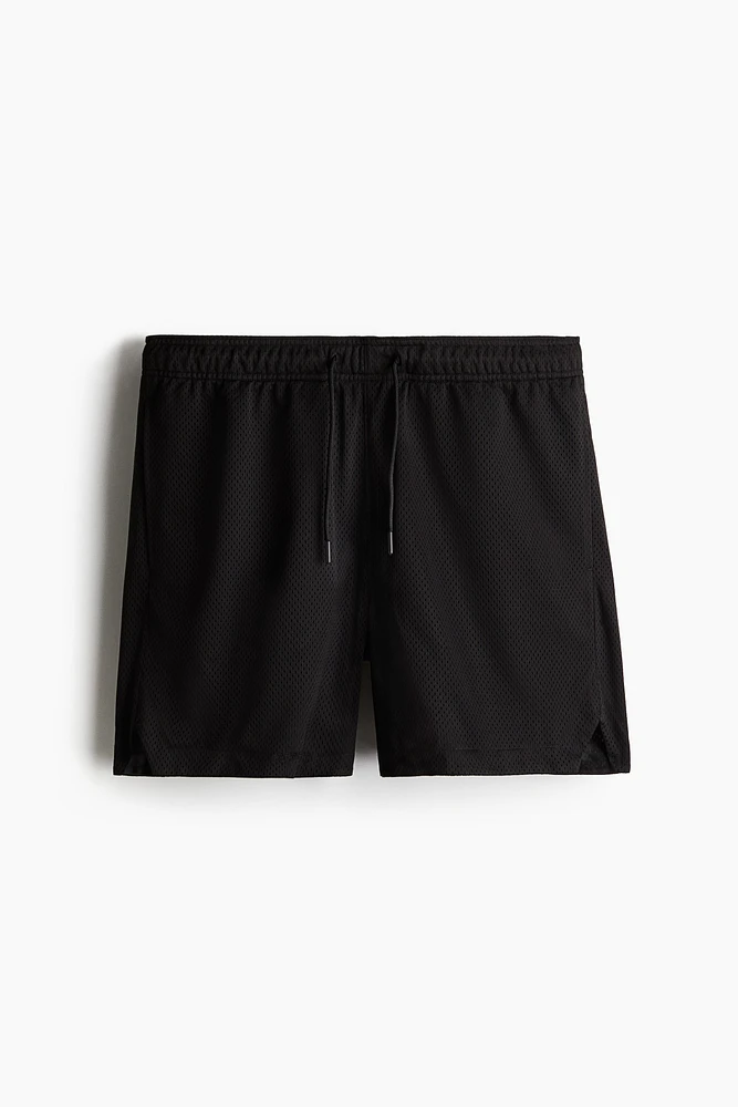 Short classique en filet
