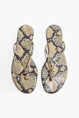 Sandales plates avec détail noué