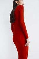 Robe moulante à encolure bateau