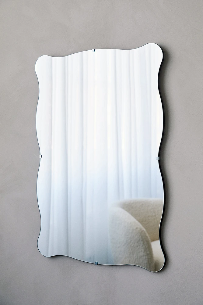 Wavy-Edge Mirror