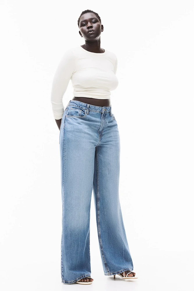 Curvy Fit Feather Soft Wide Ultra High Jeans