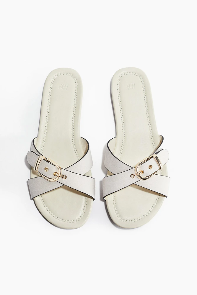 Sandales à brides croisées