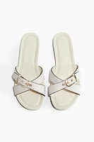 Sandales à brides croisées