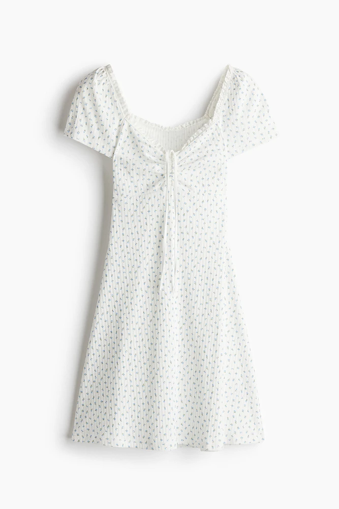 Robe avec dentelle et jupe évasée